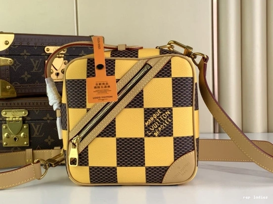 Cheap Messenger-24*24*8CM Chess VUITTON LOUIS 0809